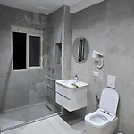 Tris Tirana