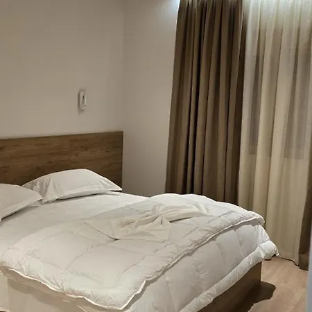 Tris Apartament