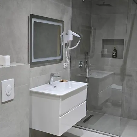 Tris Apartment *