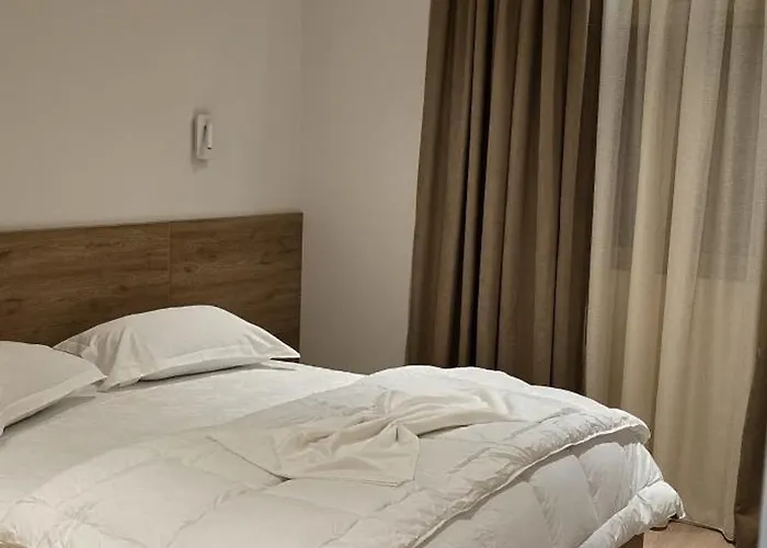 Tris Apartament