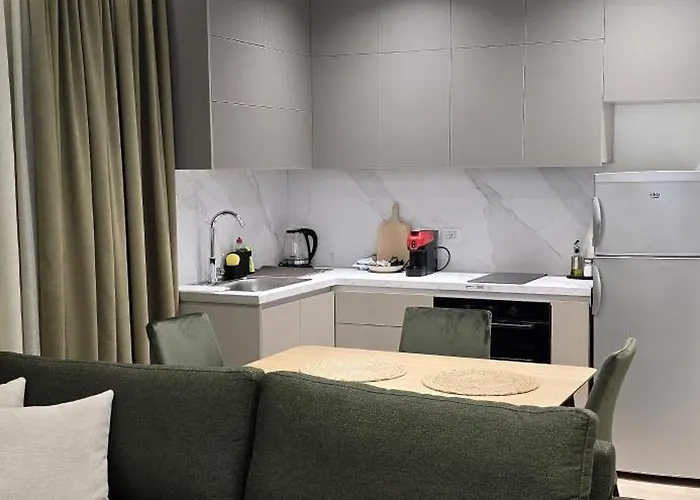 Tris Apartament