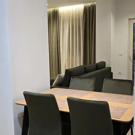 Apartman Tris *